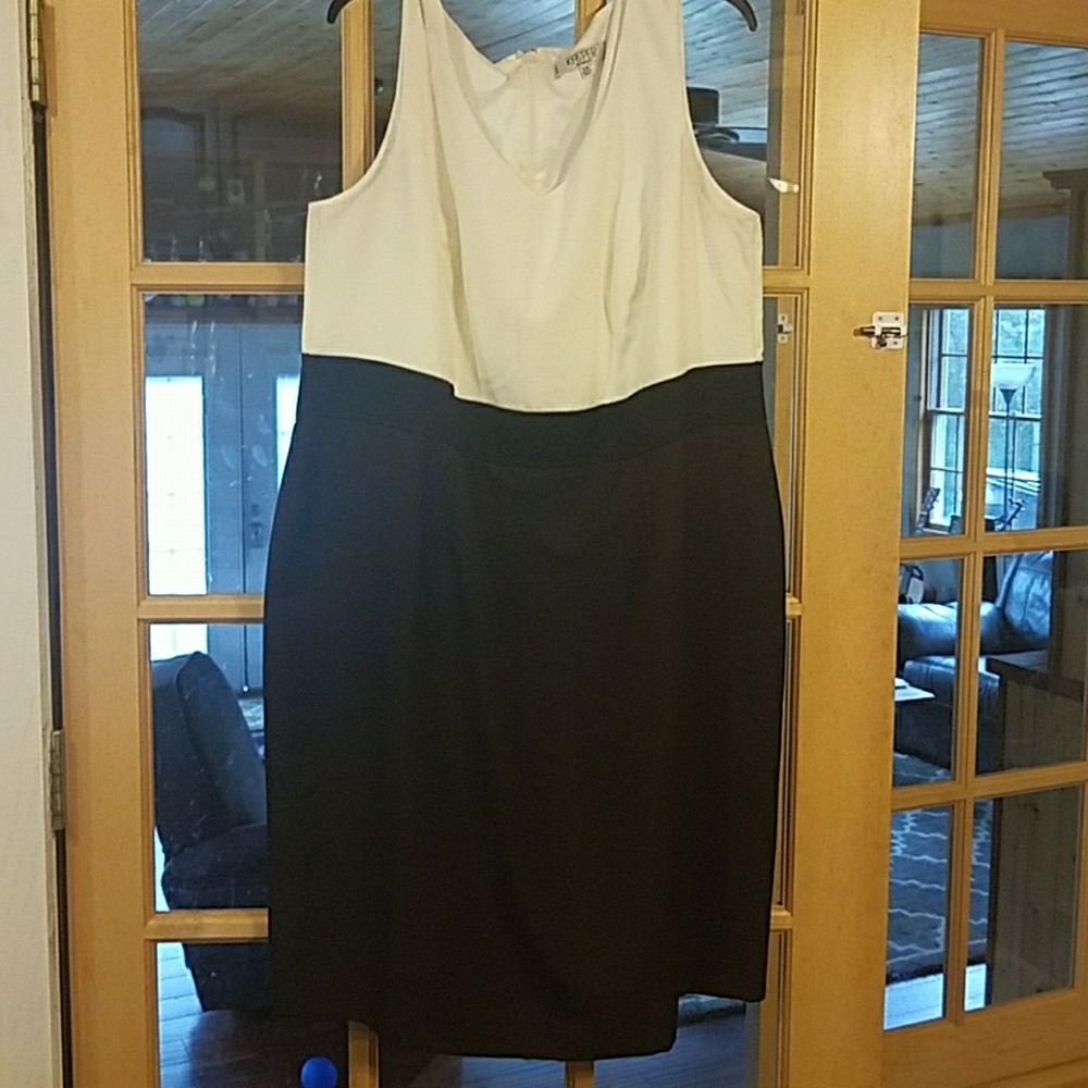 Kasper black and white dress